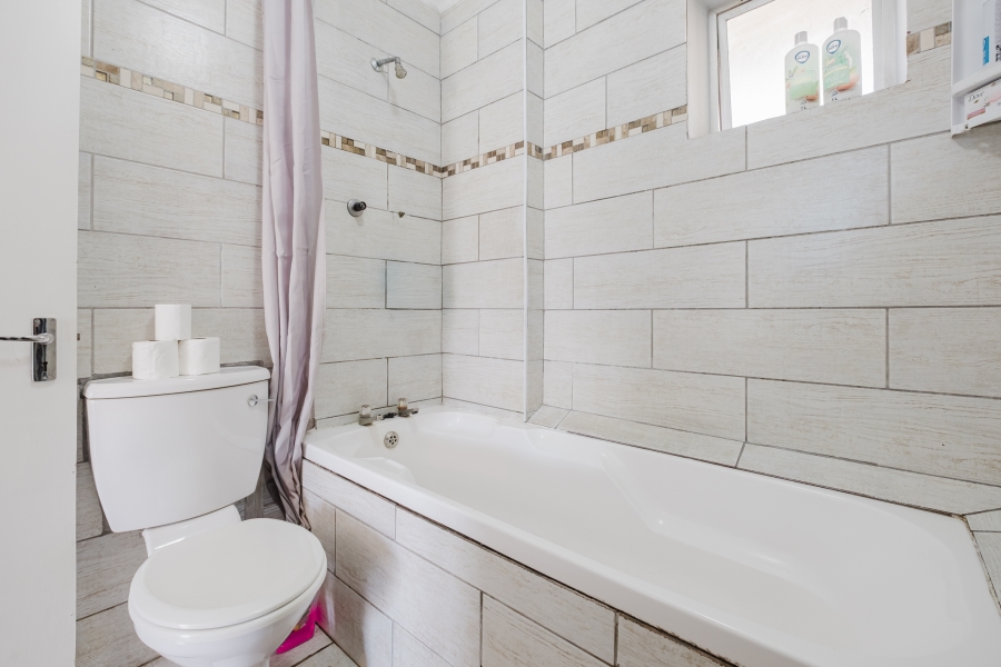 1 Bedroom Property for Sale in Sunnydale Western Cape
